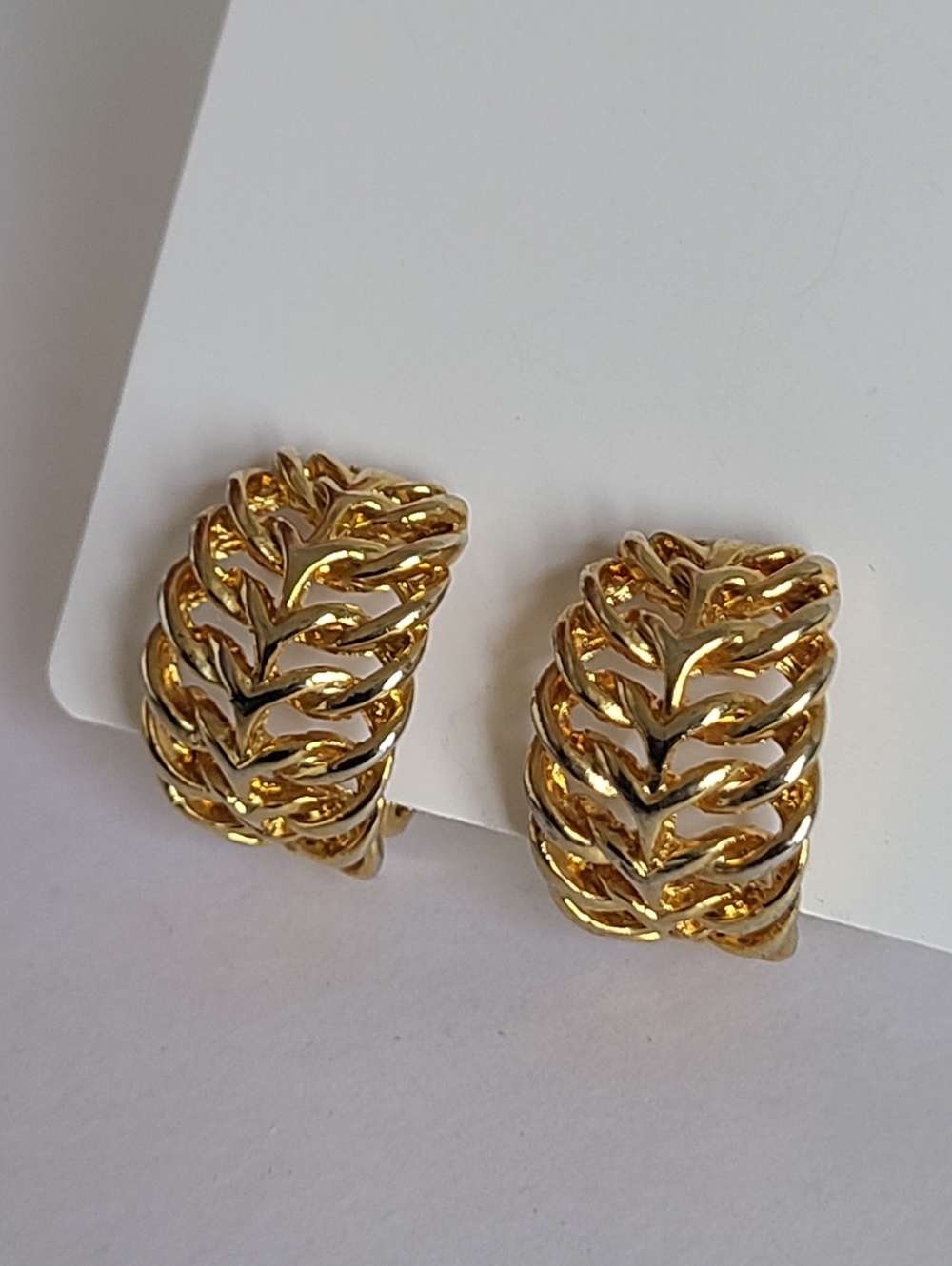 Vintage Style Gold Tone Openwork Leaf Feather Wide Half Hoop Clip On Earrings - Picture 8 of 15